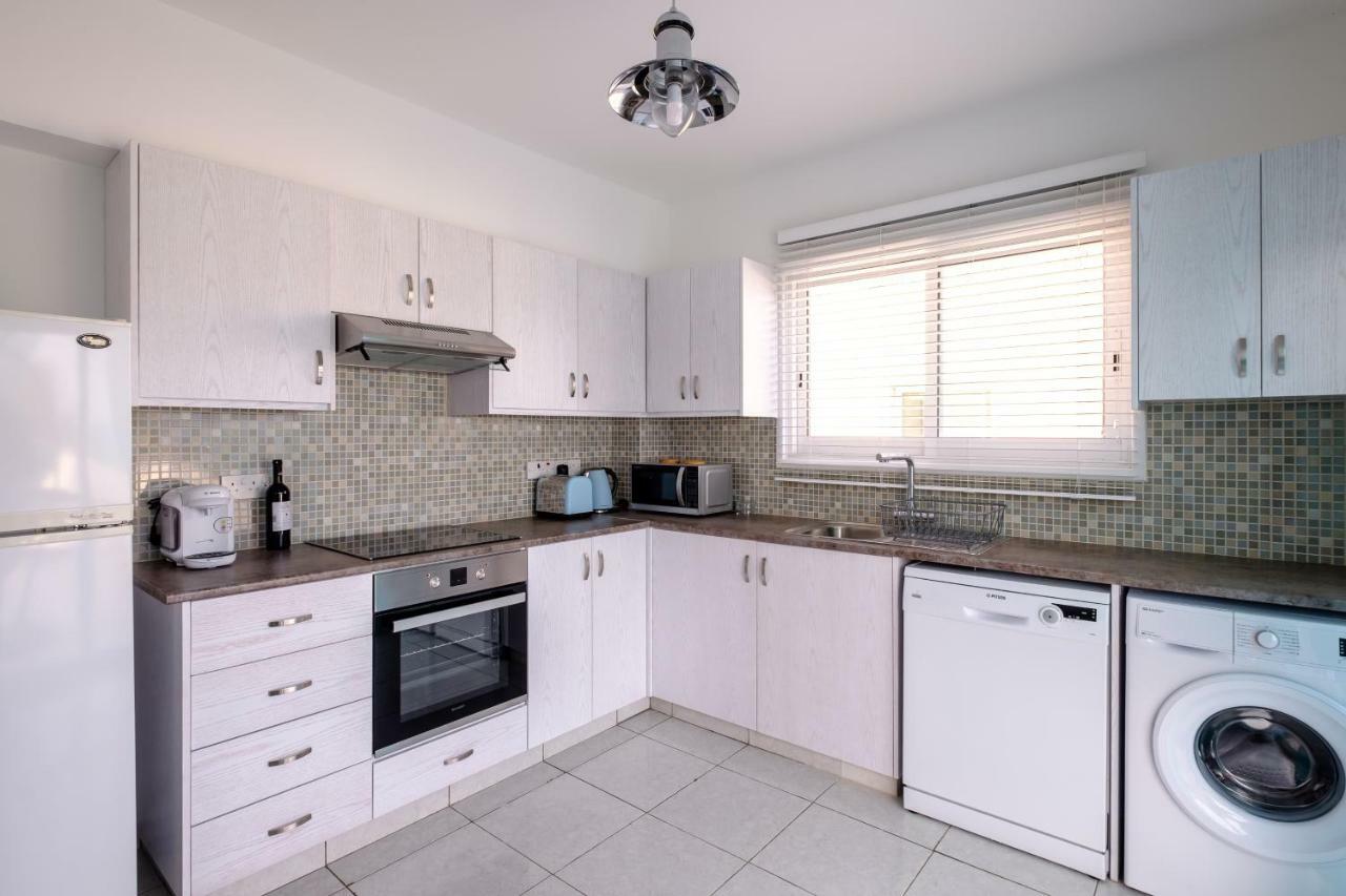 The Coral Penthouse Apartment Larnaca Bagian luar foto