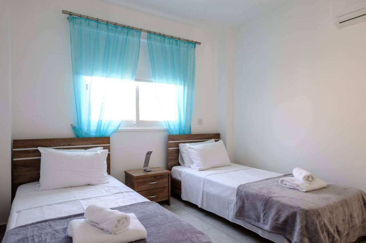 The Coral Penthouse Apartment Larnaca Bagian luar foto